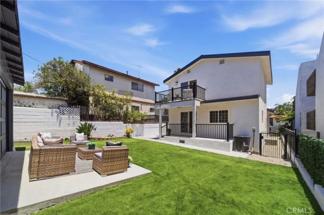 819 Rosemont, Los Angeles, CA 90026