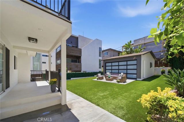 819 Rosemont, Los Angeles, CA 90026