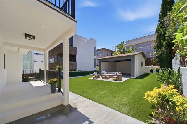 819 Rosemont, Los Angeles, CA 90026