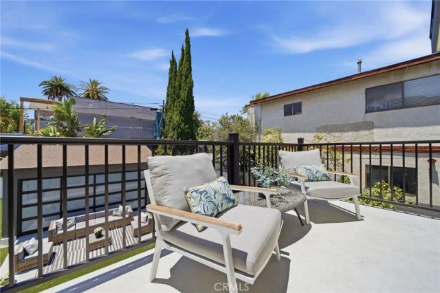 819 Rosemont, Los Angeles, CA 90026