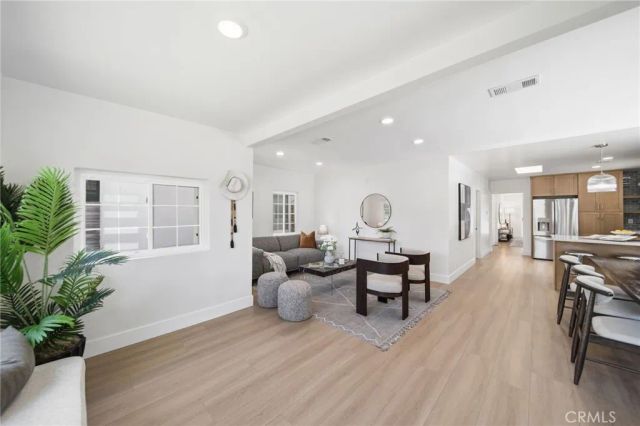819 Rosemont, Los Angeles, CA 90026