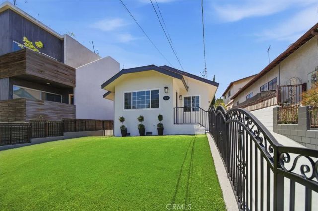 819 Rosemont, Los Angeles, CA 90026
