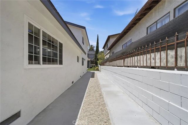 819 Rosemont, Los Angeles, CA 90026