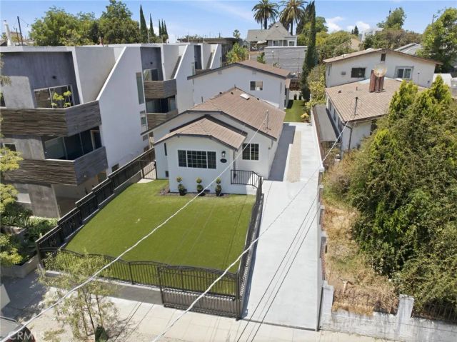 819 Rosemont, Los Angeles, CA 90026