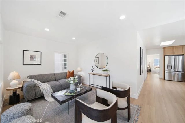 819 Rosemont, Los Angeles, CA 90026