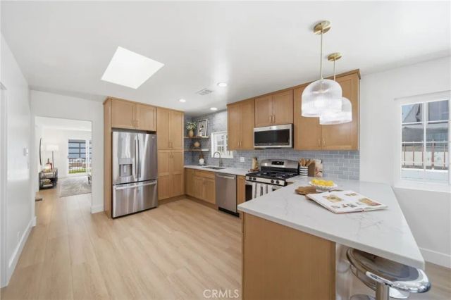 819 Rosemont, Los Angeles, CA 90026
