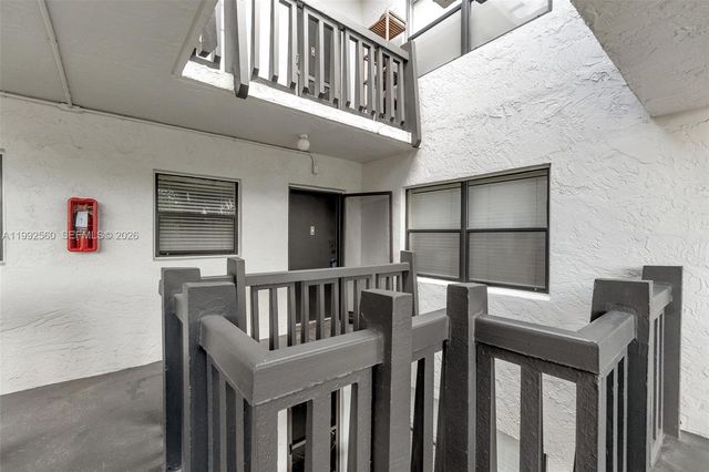 1021 Mockingbird Ln 302, Plantation, FL 33324