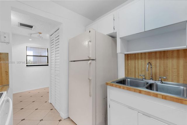 1021 Mockingbird Ln 302, Plantation, FL 33324