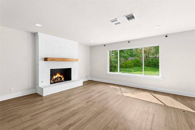 10101 Parkfield DR, Austin, TX 78758