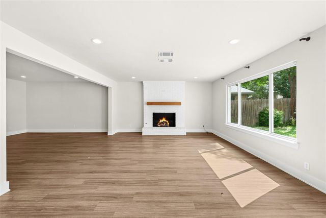 10101 Parkfield DR, Austin, TX 78758