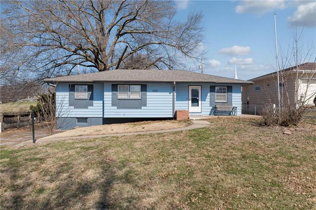 3321 Linda Lane, St Joseph, MO 64506