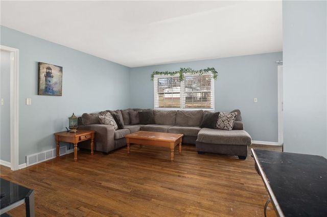 3321 Linda Lane, St Joseph, MO 64506