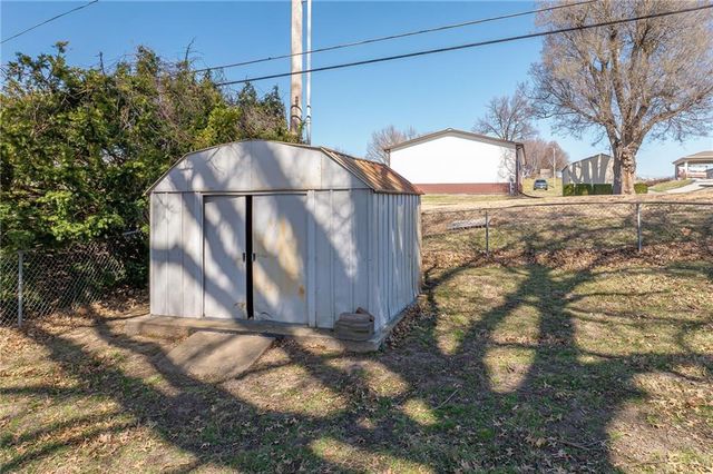 3321 Linda Lane, St Joseph, MO 64506