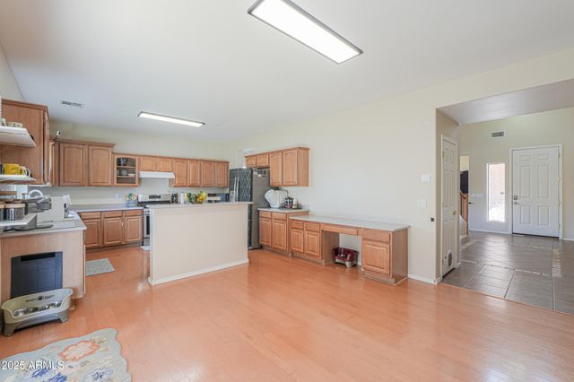 121 N SILVERWOOD Drive, Casa Grande, AZ 85122