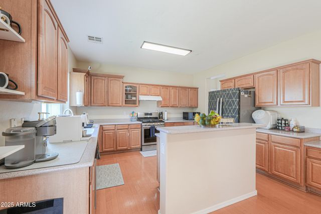 121 N SILVERWOOD Drive, Casa Grande, AZ 85122