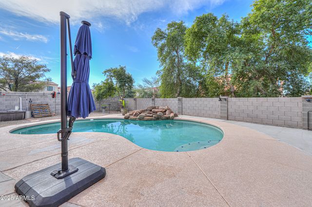 121 N SILVERWOOD Drive, Casa Grande, AZ 85122