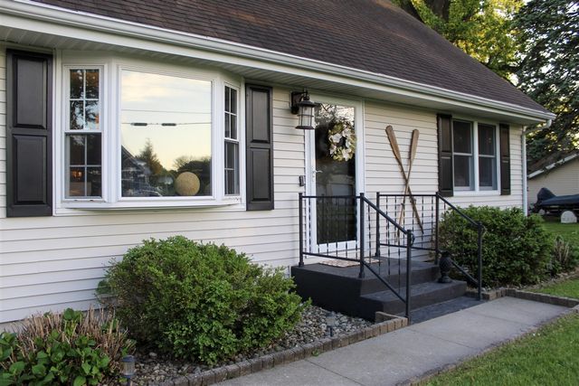 22555 Diamond Cove Street, Cassopolis, MI 49031