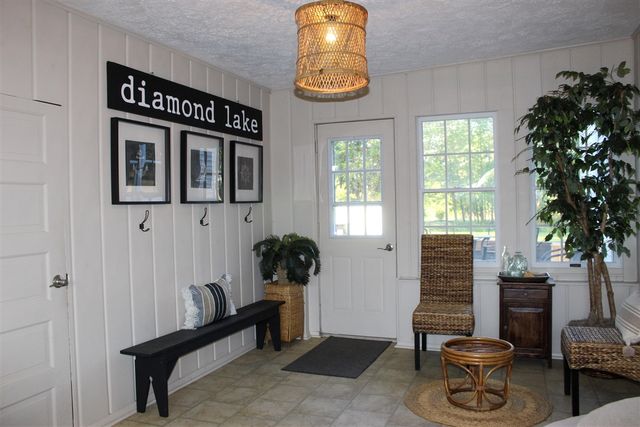 22555 Diamond Cove Street, Cassopolis, MI 49031
