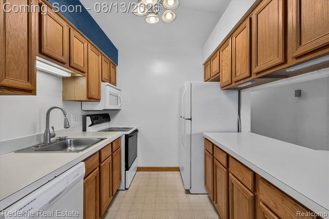 9696 Sawgrass Court 6, Belleville, MI 48111