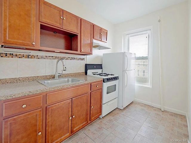 611 Bainbridge, Brooklyn, NY 11233