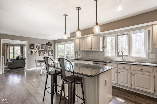 7370 Oakland Hills Circle, Indianapolis, IN 46236