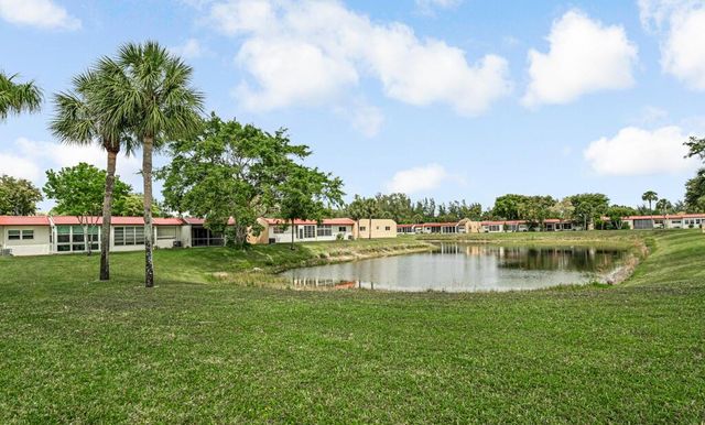 104 Lake Helen Drive, West Palm Beach, FL 33411