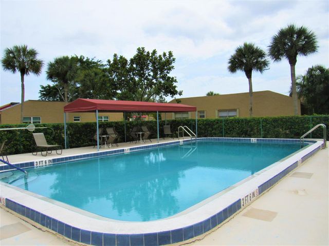 104 Lake Helen Drive, West Palm Beach, FL 33411