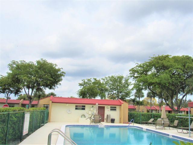104 Lake Helen Drive, West Palm Beach, FL 33411