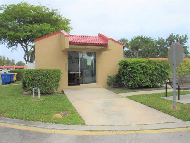 104 Lake Helen Drive, West Palm Beach, FL 33411