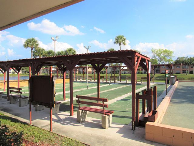 104 Lake Helen Drive, West Palm Beach, FL 33411