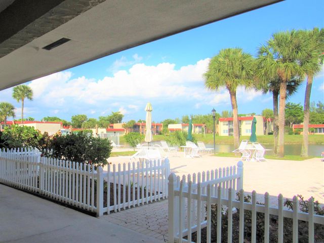 104 Lake Helen Drive, West Palm Beach, FL 33411