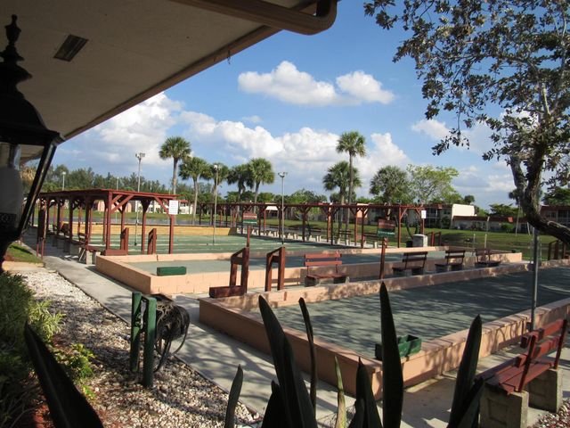 104 Lake Helen Drive, West Palm Beach, FL 33411