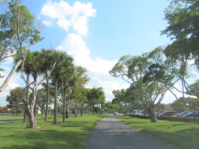 104 Lake Helen Drive, West Palm Beach, FL 33411