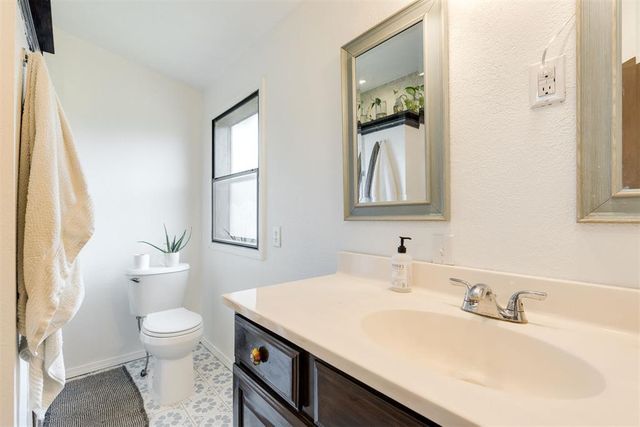 4409 S Valley View Lane, Edmond, OK 73034