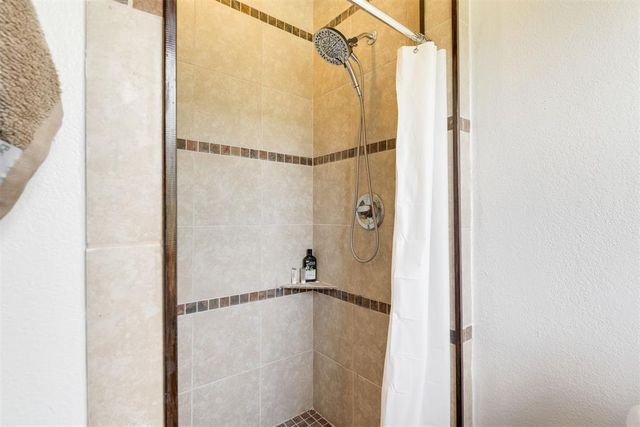 4409 S Valley View Lane, Edmond, OK 73034