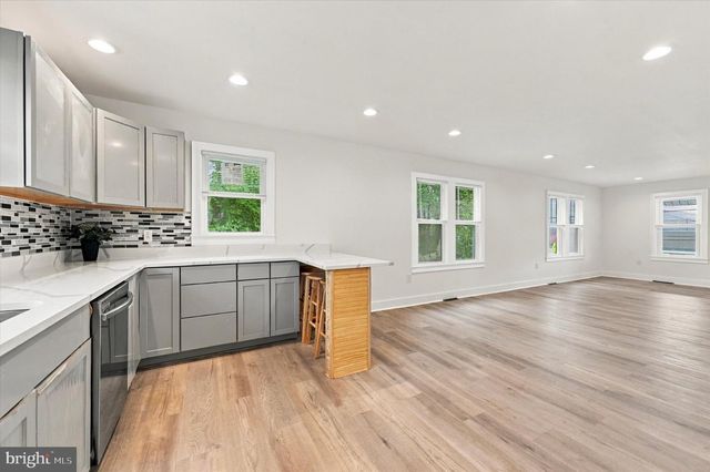 19 W MAIN ST, Christiana, DE 19702