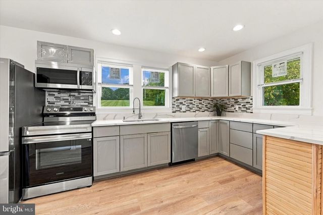 19 W MAIN ST, Christiana, DE 19702