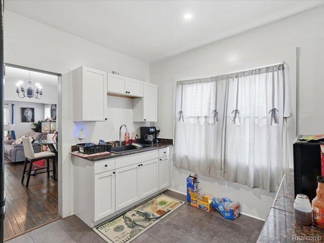 1341 Alter Road, Detroit, MI 48215
