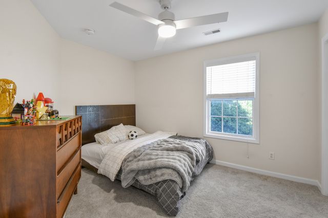1922 Dunedin Dr, Old Hickory, TN 37138