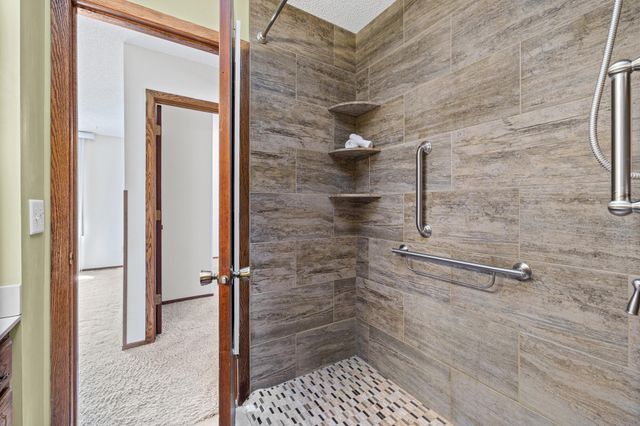 7517 Xerxes Avenue N, Brooklyn Park, MN 55444