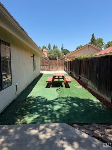 8228 Norfolk Court, Bakersfield, CA 93311