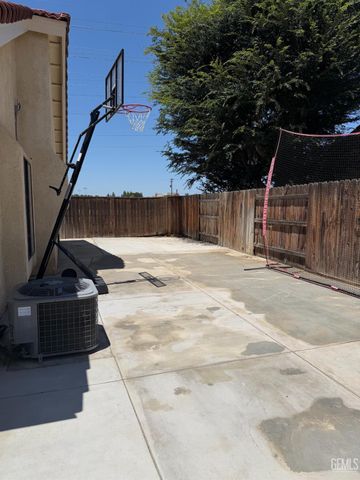 8228 Norfolk Court, Bakersfield, CA 93311