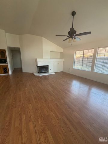 8228 Norfolk Court, Bakersfield, CA 93311