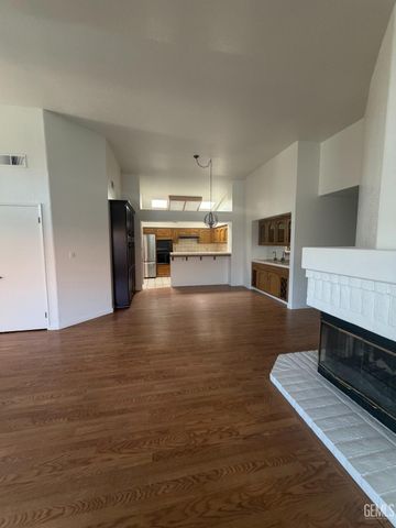8228 Norfolk Court, Bakersfield, CA 93311