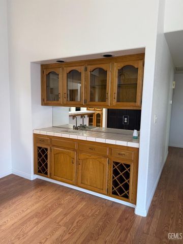 8228 Norfolk Court, Bakersfield, CA 93311