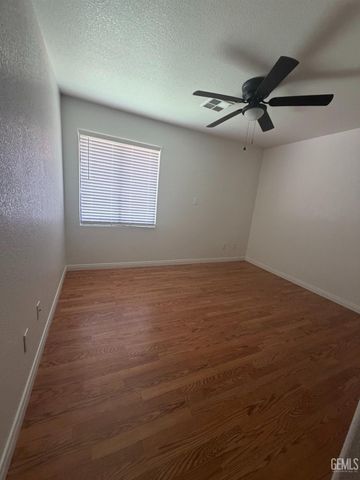 8228 Norfolk Court, Bakersfield, CA 93311