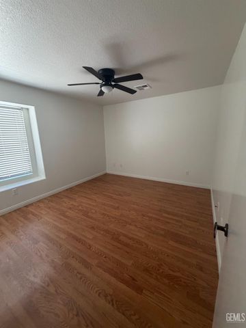 8228 Norfolk Court, Bakersfield, CA 93311