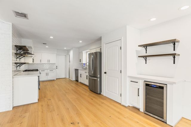 10118 Chevy Chase Drive, Houston, TX 77042