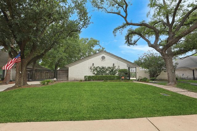 10118 Chevy Chase Drive, Houston, TX 77042
