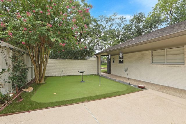 10118 Chevy Chase Drive, Houston, TX 77042